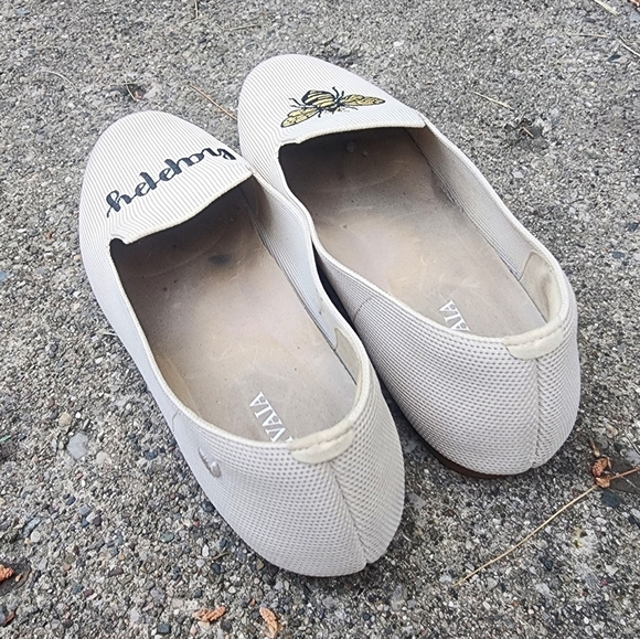 VIVAIA Beige Slip-On Shoes with Bee and Happy Embroidery - Picture 6 of 6